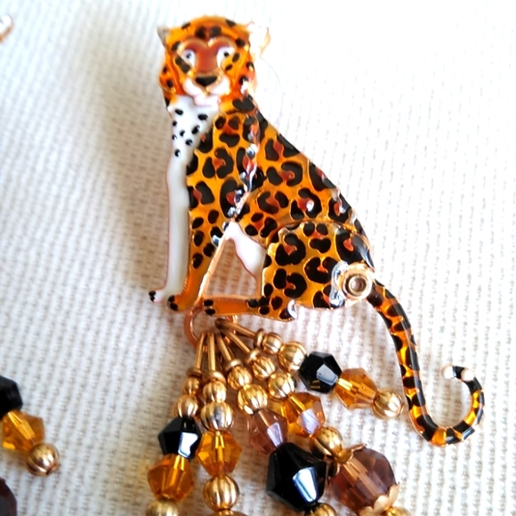 LATR2GO LEOPARD EARRINGS - Picture 3 of 11